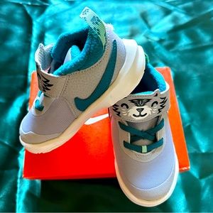 Nike Team Hustle D 10 Lil TD
Boys' Toddler NWT SZ 9c